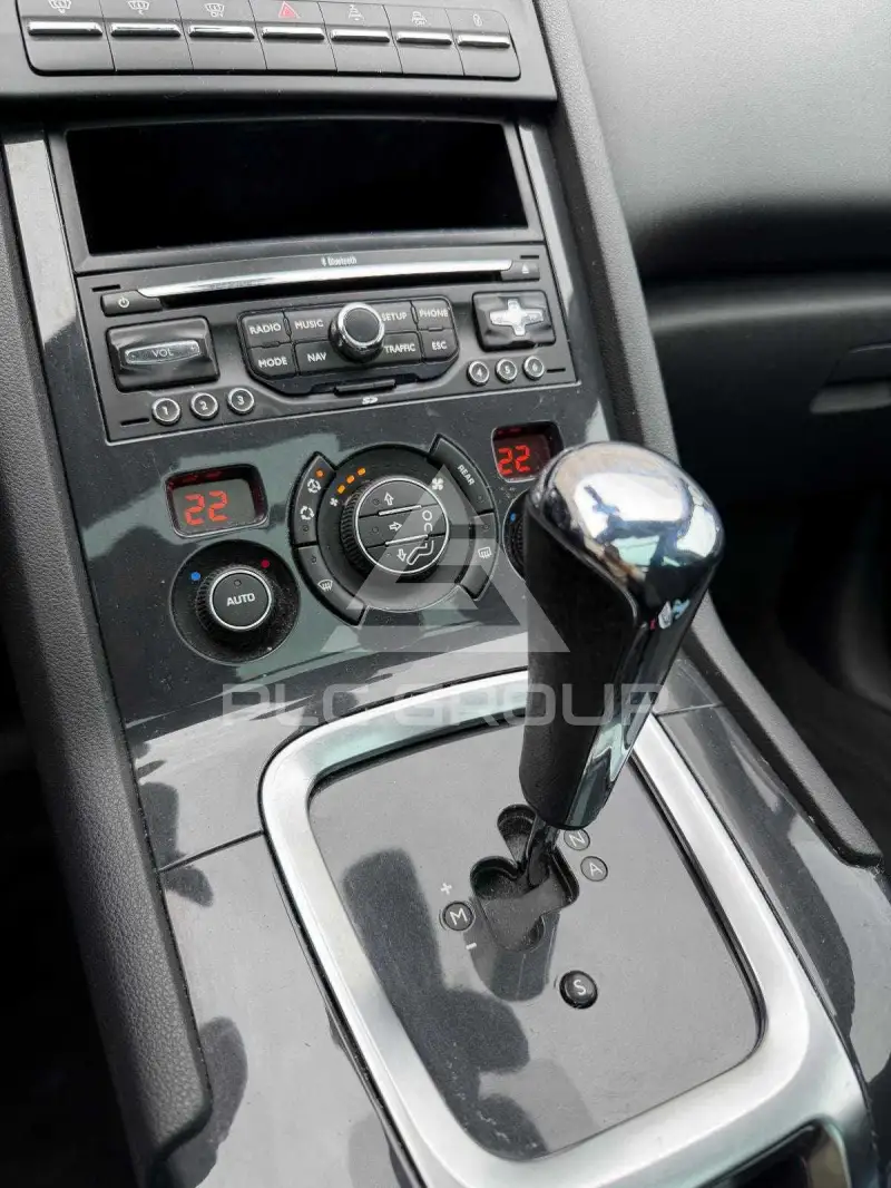 2011 Peugeot 5008