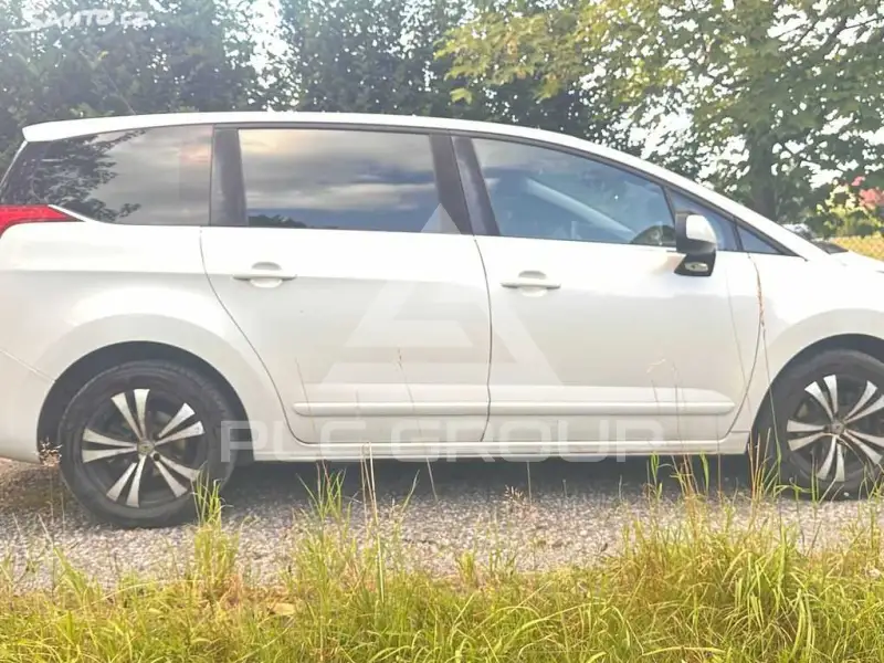 2011 Peugeot 5008