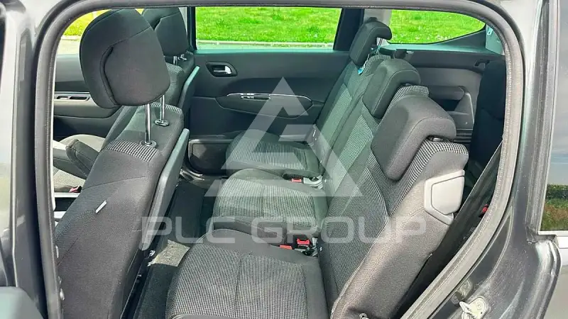 2011 Peugeot 5008