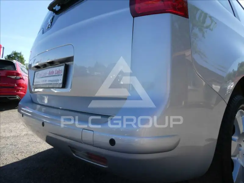 2011 Peugeot 5008