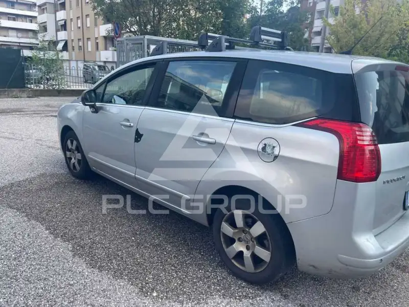 2011 Peugeot 5008