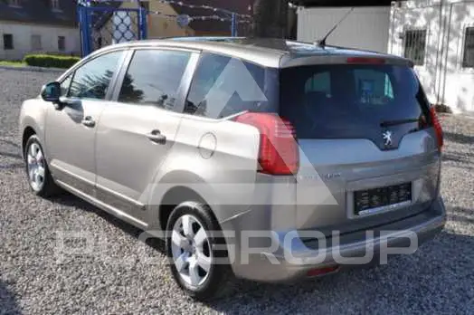 2011 Peugeot 5008