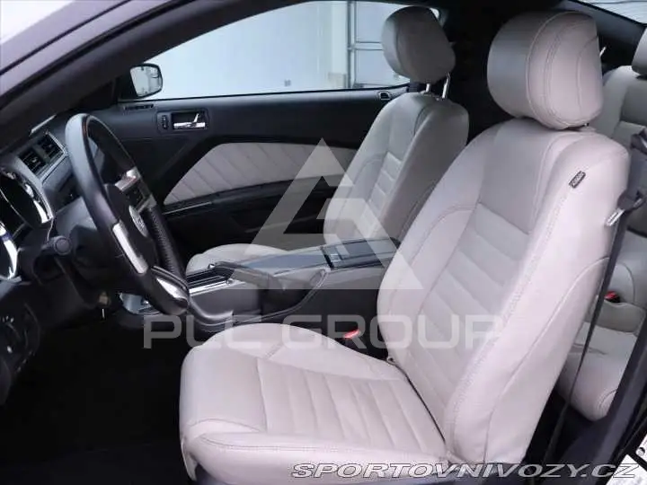 2011 Ford MUSTANG