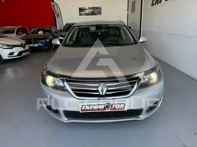 2011 Renault Latitude