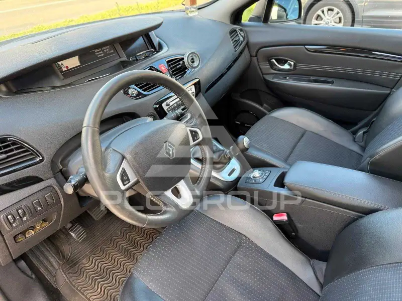 2011 Renault Grand Scenic