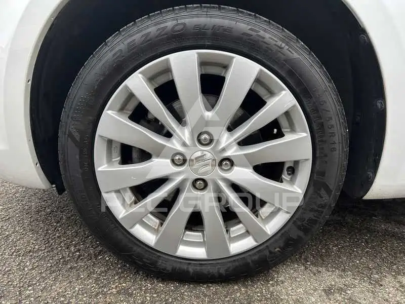 2012 Suzuki SWIFT