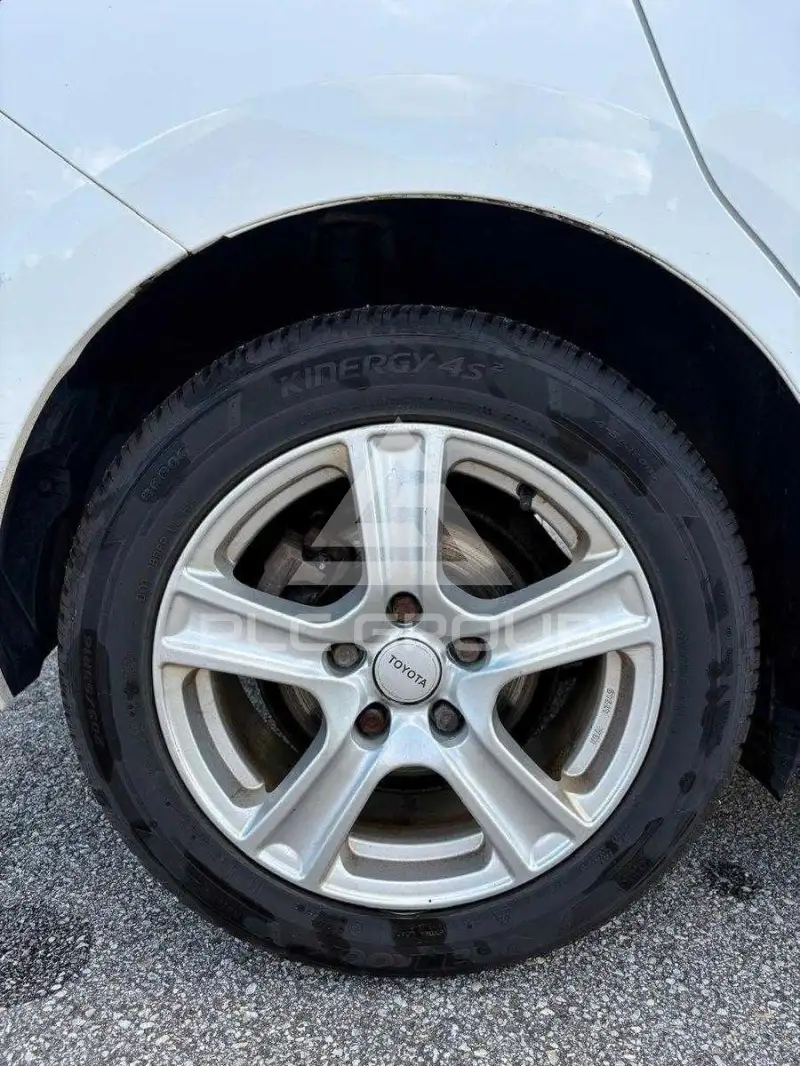 2012 Toyota AURIS