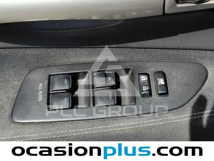 2012 Toyota AURIS