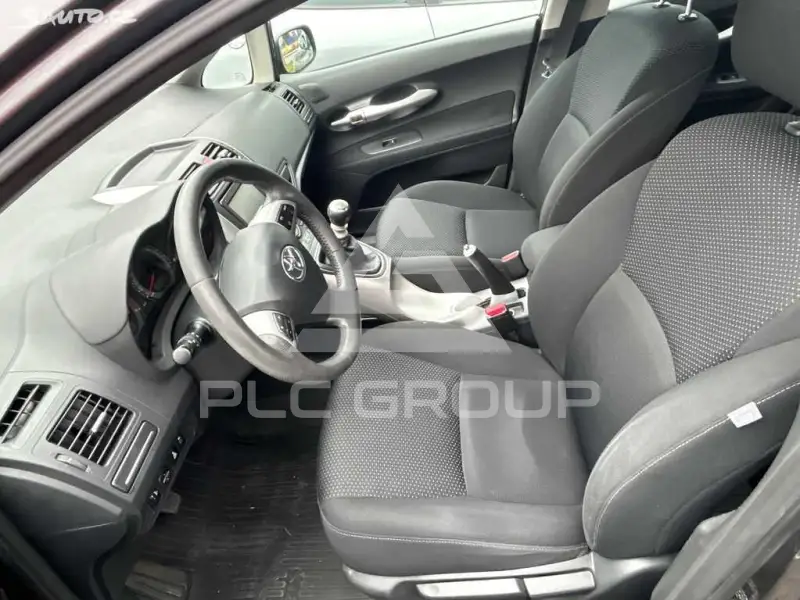 2012 Toyota AURIS