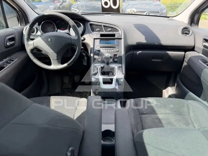 2012 Peugeot 5008