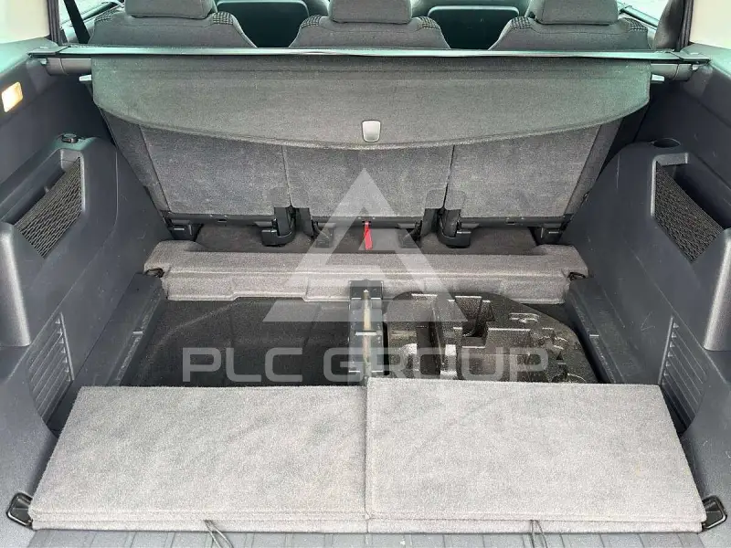 2012 Peugeot 5008