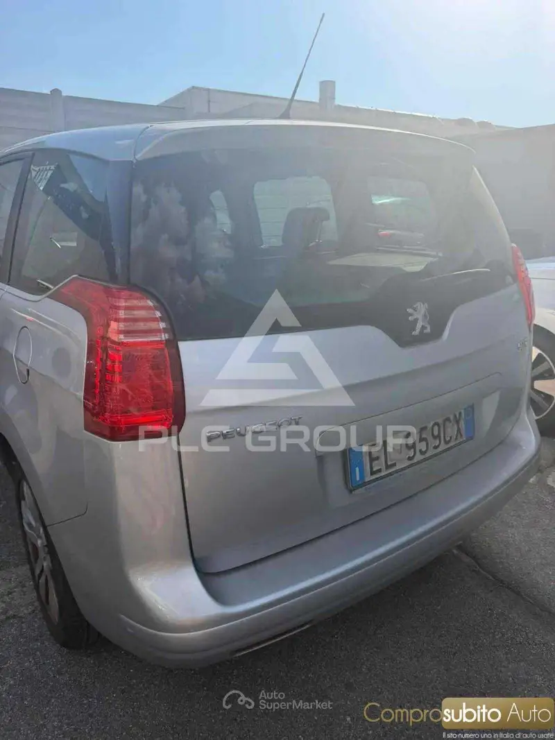 2012 Peugeot 5008