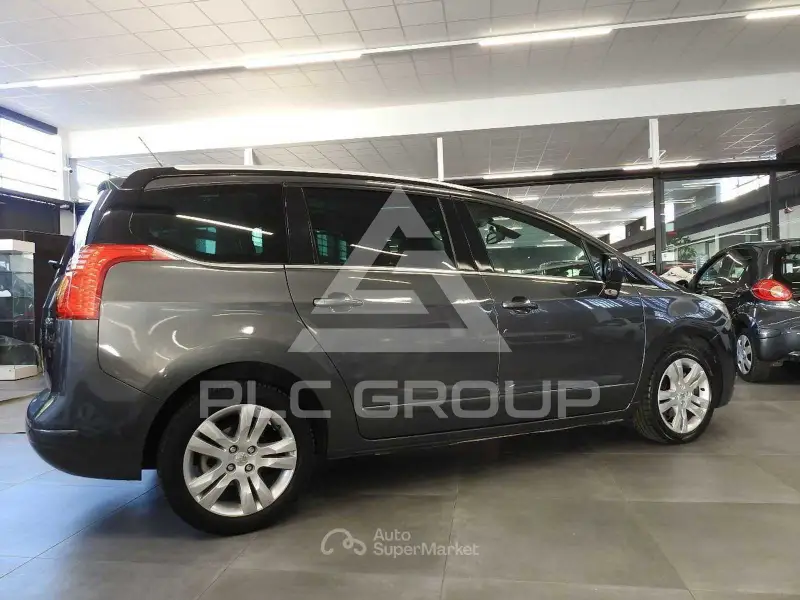 2012 Peugeot 5008