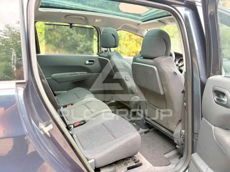 2012 Peugeot 5008
