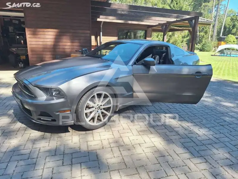 2012 Ford MUSTANG