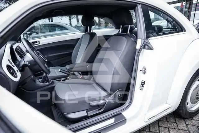 2012 Volkswagen BEETLE