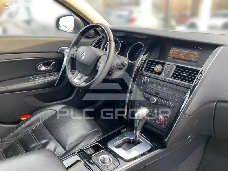 2012 Renault Latitude