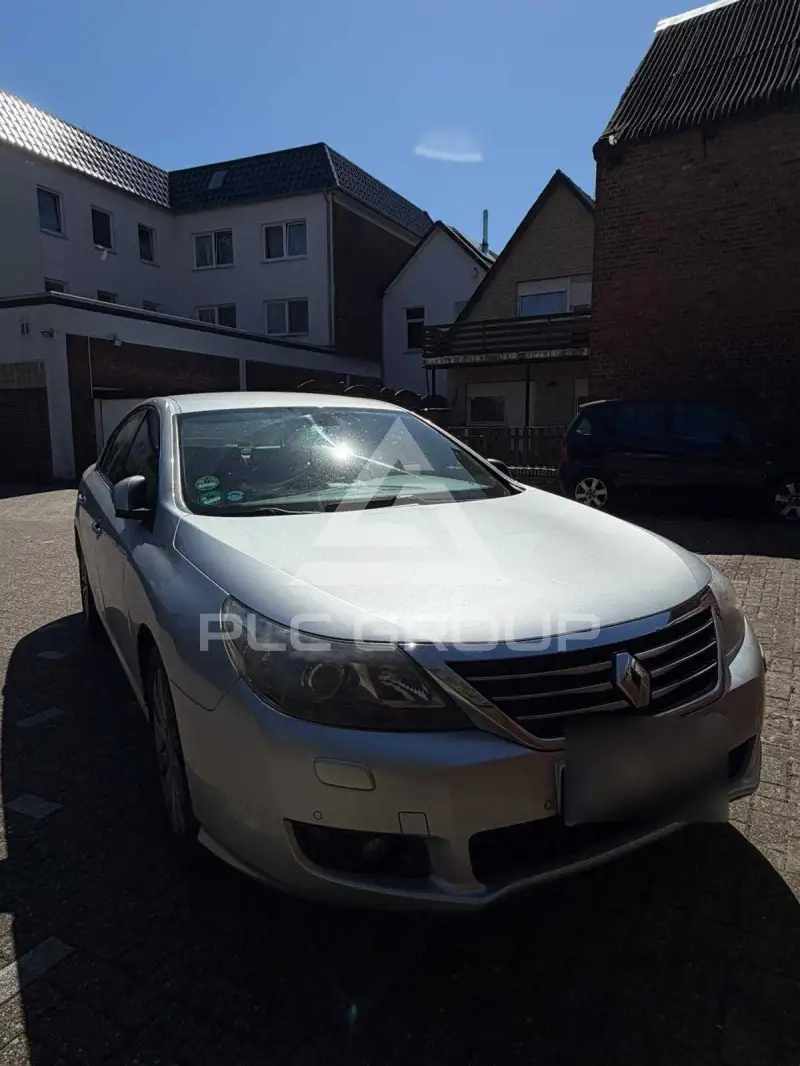 2012 Renault Latitude