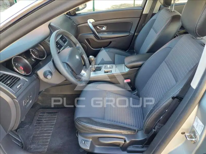 2012 Renault Latitude