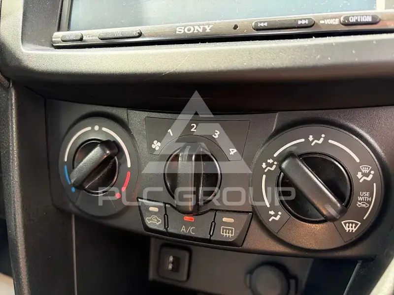 2013 Suzuki SWIFT