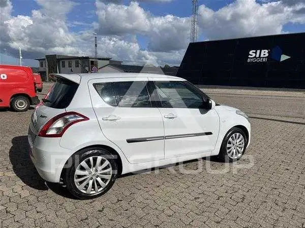 2013 Suzuki SWIFT