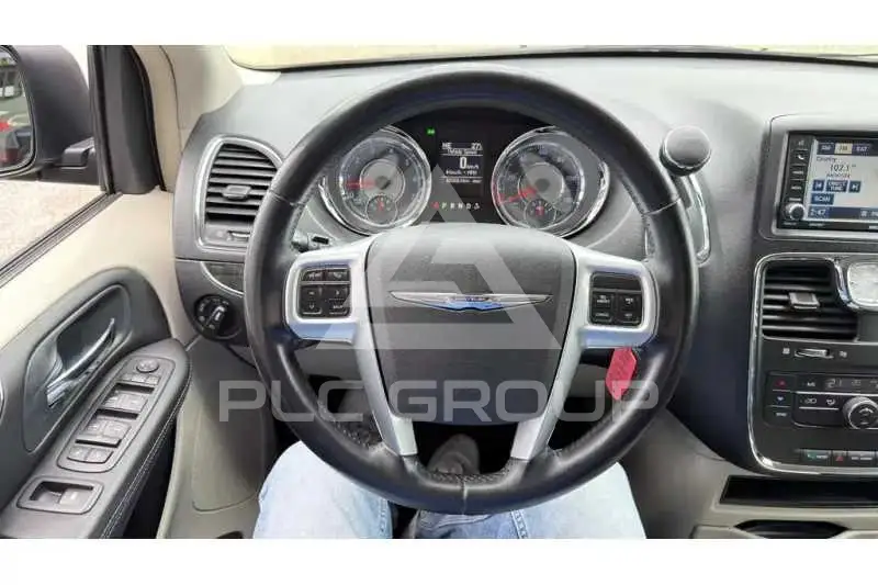 2013 Chrysler TOWN & COUNTRY