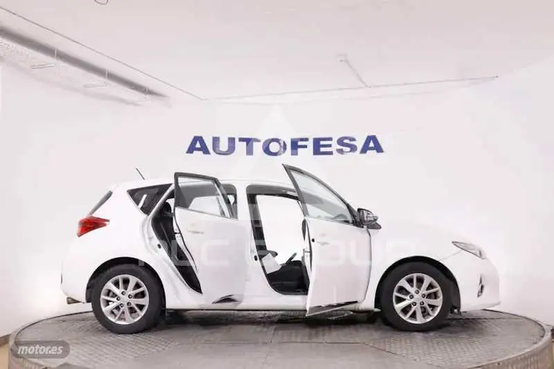 2013 Toyota AURIS