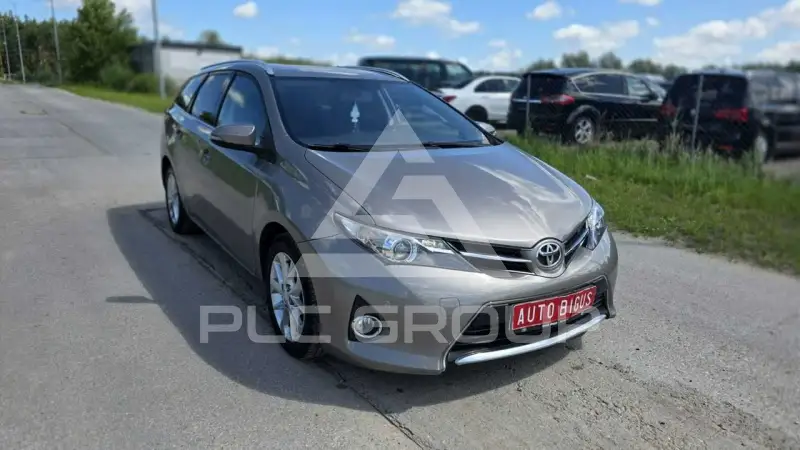 2013 Toyota AURIS