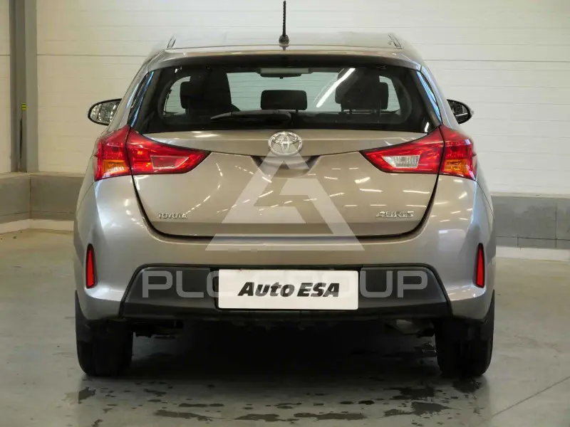2013 Toyota AURIS