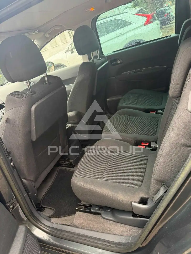 2013 Peugeot 5008