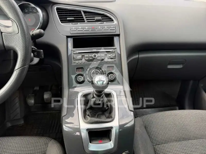 2013 Peugeot 5008