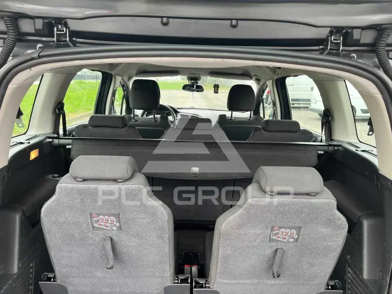 2013 Peugeot 5008