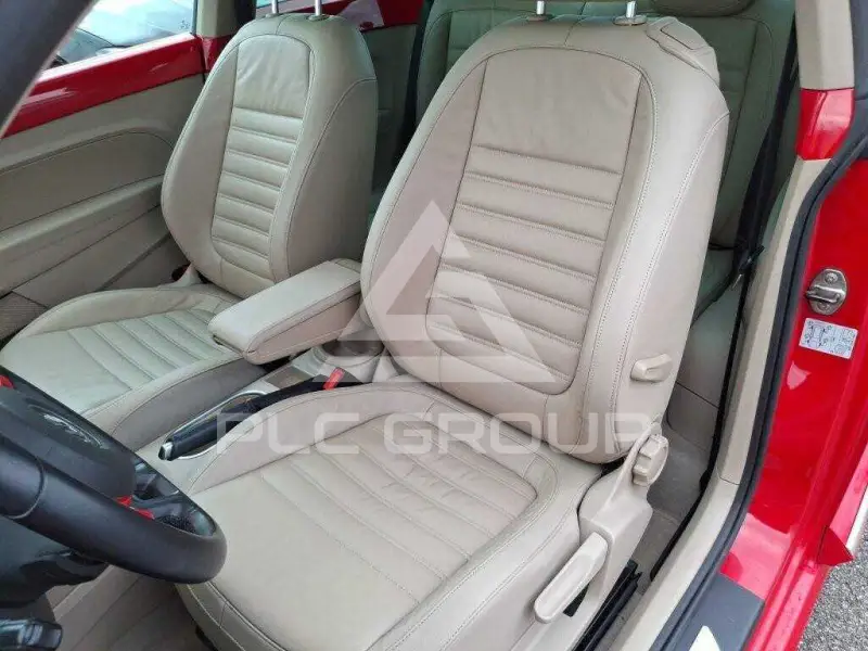 2013 Volkswagen BEETLE