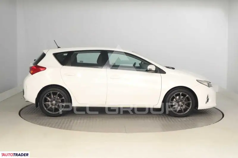 2014 Toyota AURIS