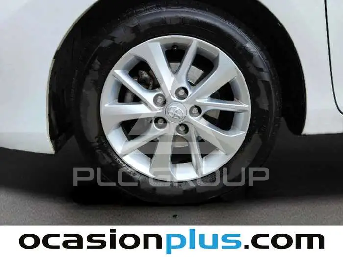 2014 Toyota AURIS