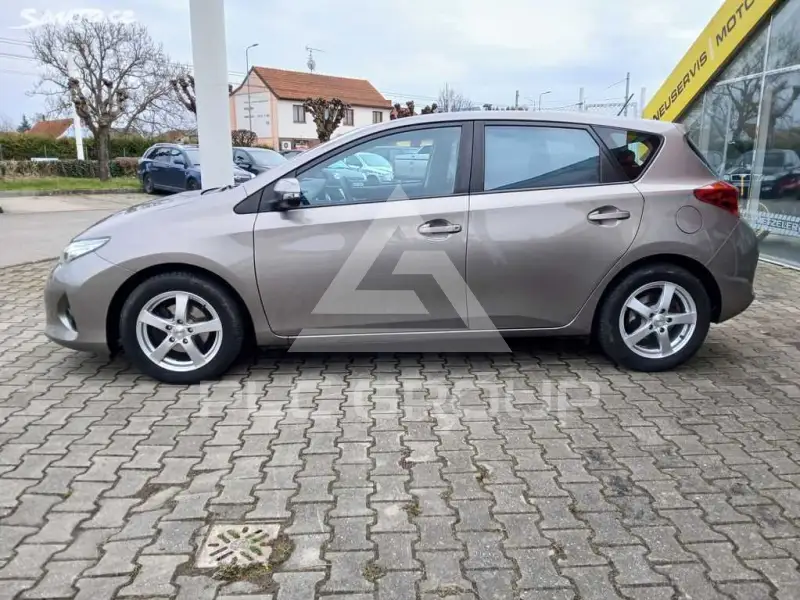 2014 Toyota AURIS