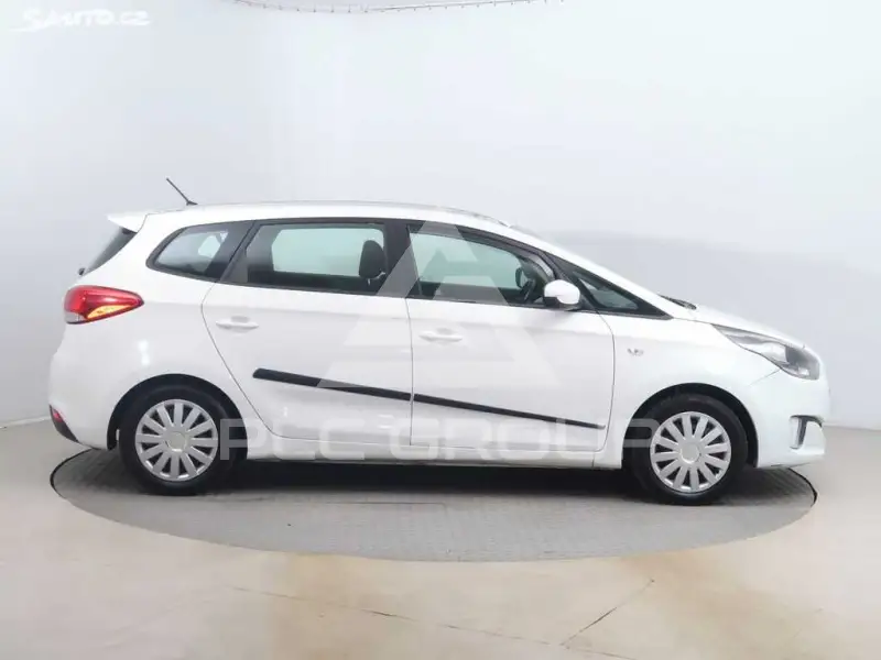 2014 KIA Carens