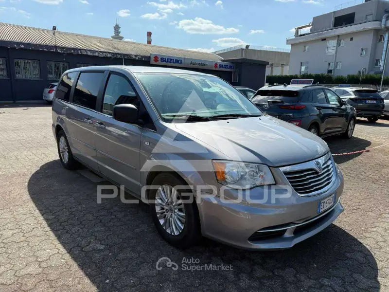 2015 Lancia Voyager