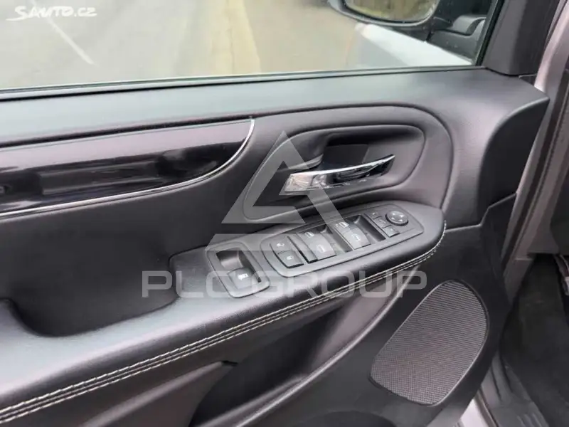 2015 Lancia Voyager