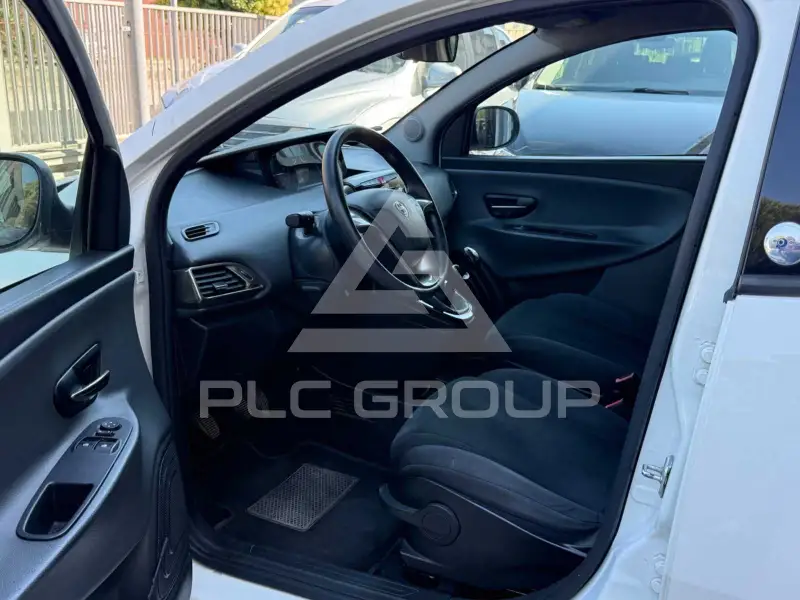 2015 Lancia YPSILON
