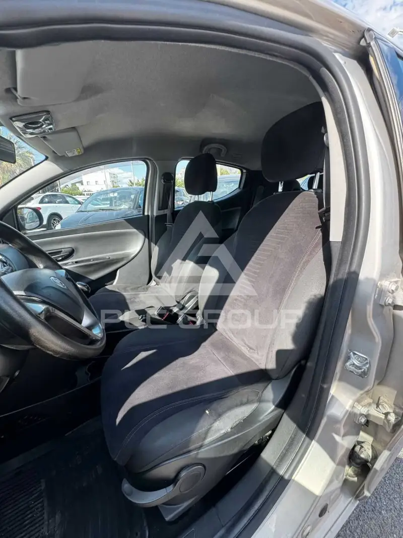 2015 Lancia YPSILON