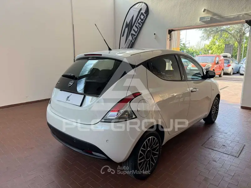 2015 Lancia YPSILON
