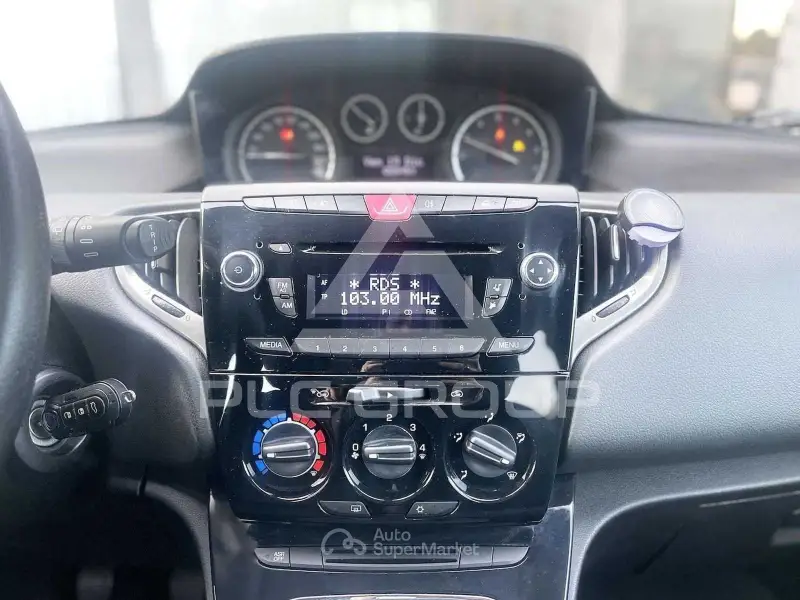 2015 Lancia YPSILON