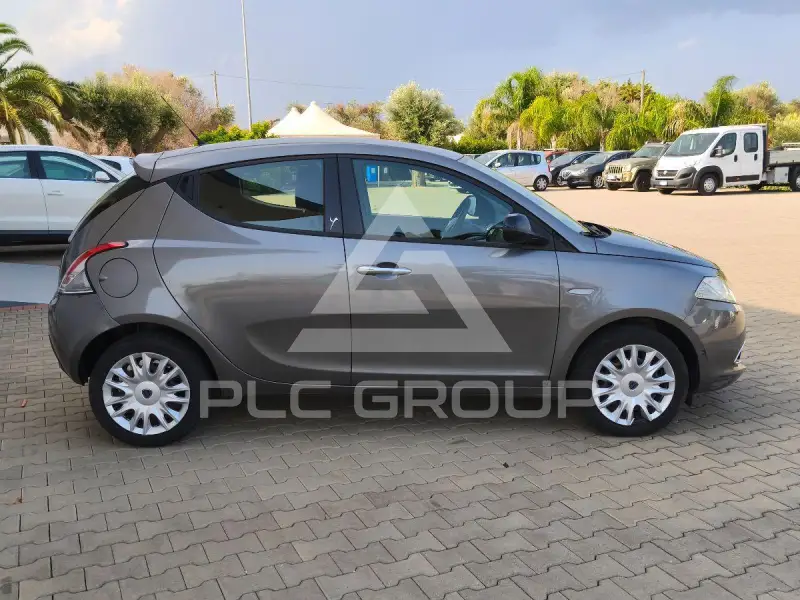2015 Lancia YPSILON