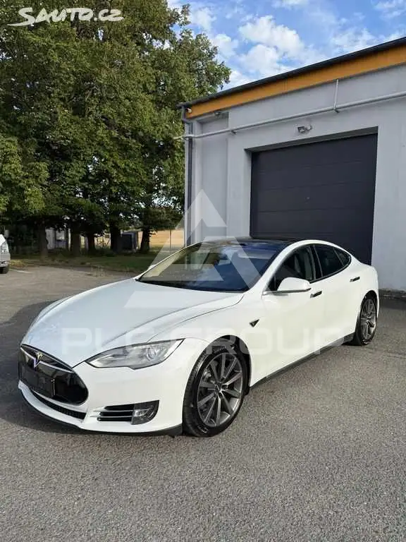 2015 Tesla Model S