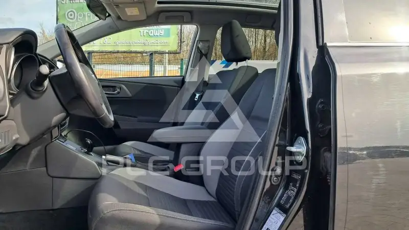 2015 Toyota AURIS