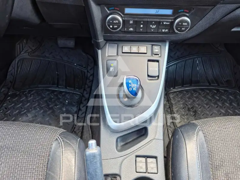 2015 Toyota AURIS