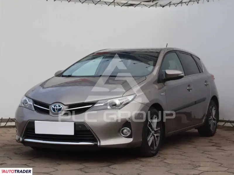 2015 Toyota AURIS