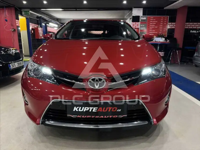 2015 Toyota AURIS
