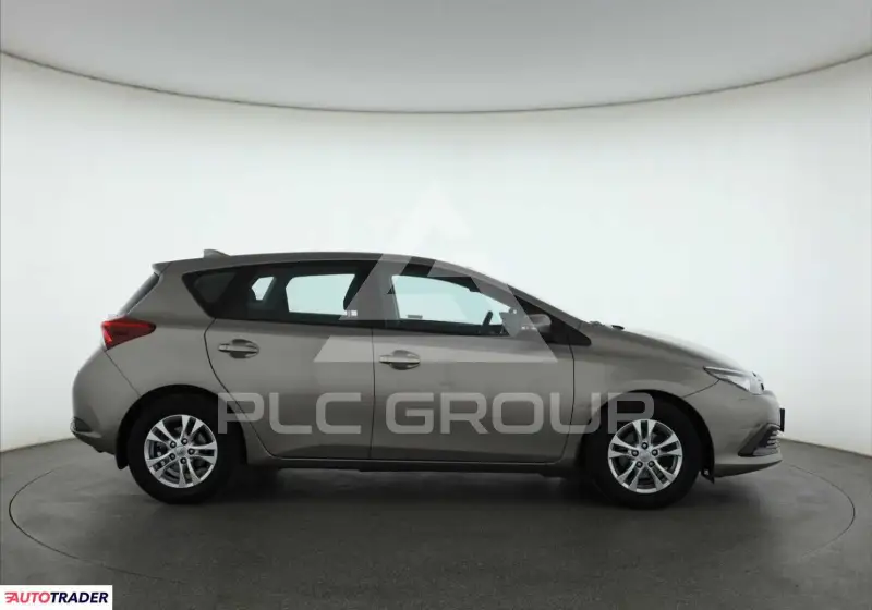 2015 Toyota AURIS